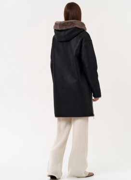 Женская двухсторонняя дубленка из эко замши с капюшоном Женская двухсторонняя дубленка из эко замши с капюшоном