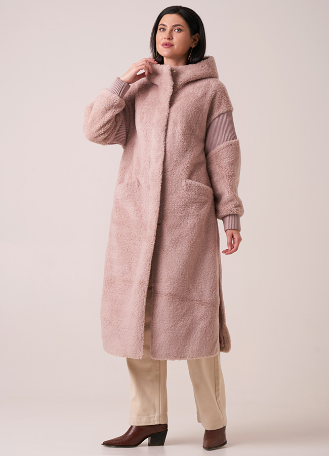 Длинная шуба из овечьей шерсти розового цвета с капюшоном модель № 17948 универмаг малина
