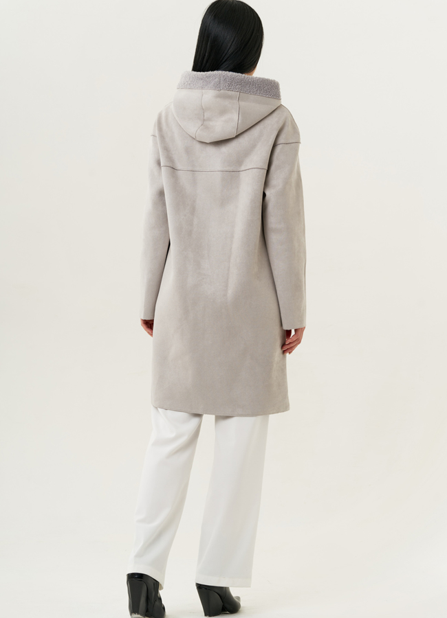 Женское двустороннее полупальто из эко замши светло-серого цвета модель № 22289 в кредит