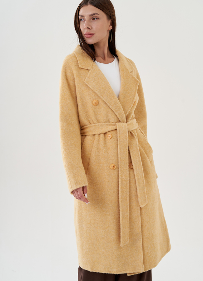 Удлиненное женское пальто в желтом цвете с поясом модель № 81424 универмаг малина