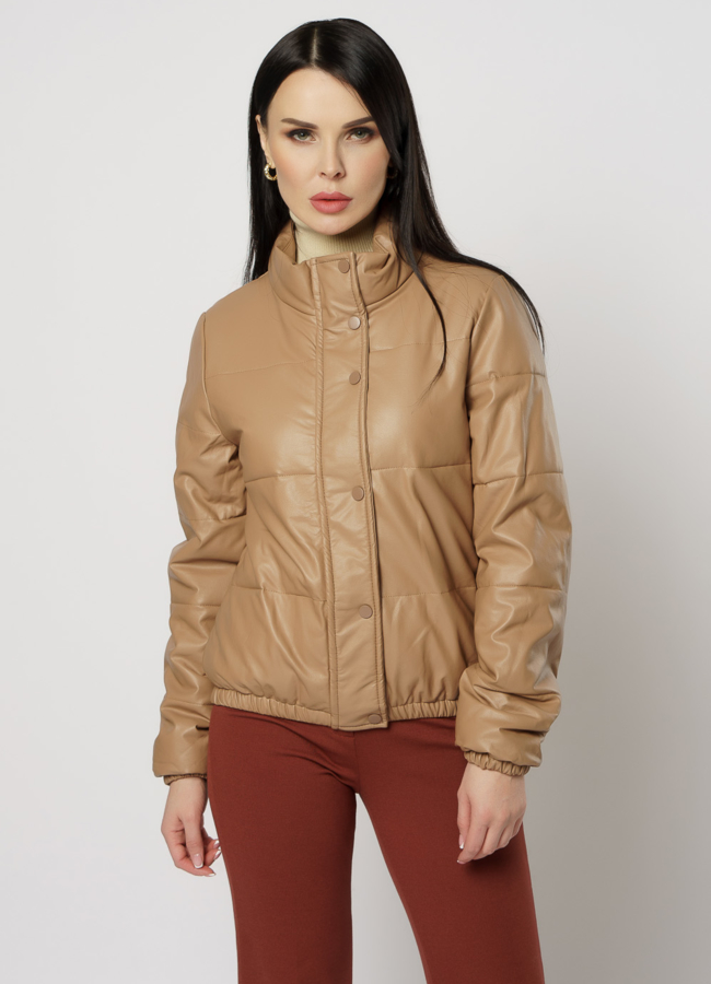 Утепленная куртка из эко кожи бежевого цвета модель № 20779 в кредит