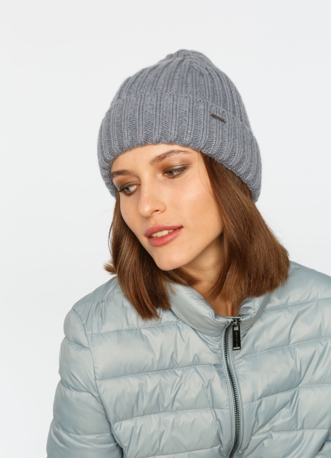 Женская шапка зимняя в сером цвете модель № 12071 меха малина