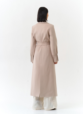 Женское светлое пальто с поясом