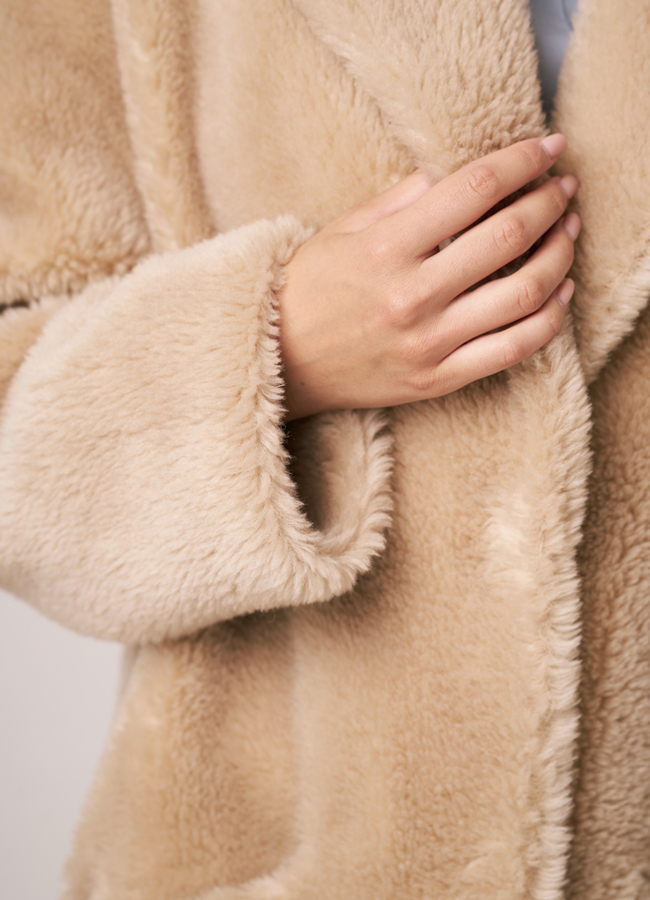 Пальто из овечьей шерсти с английским воротником модель № 2082 в кредит