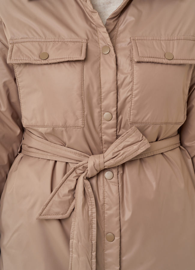 Женское пальто-рубашка  бежевого цвета с отложным воротником модель № 22391 универмаг малина