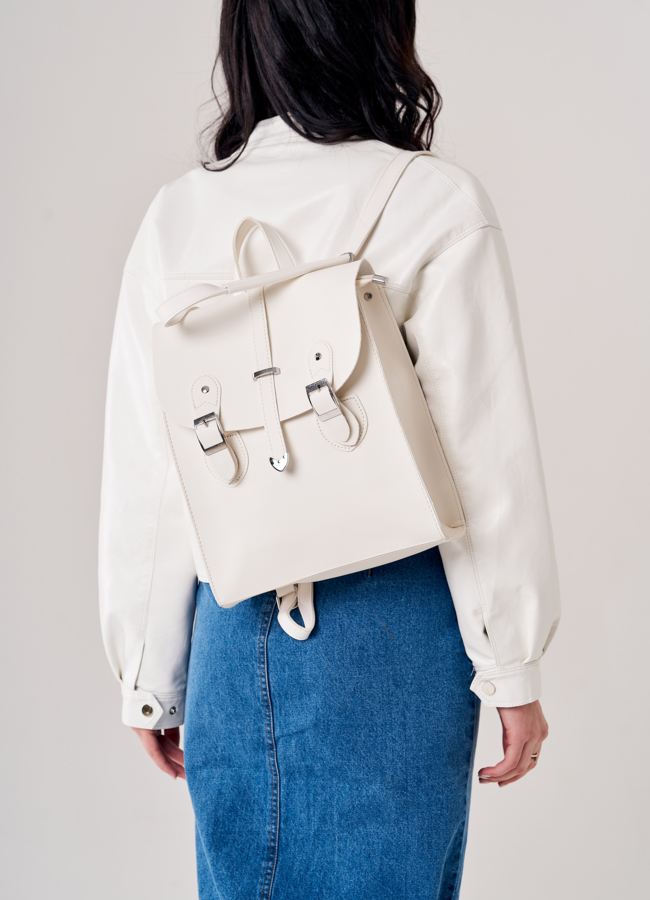 Рюкзак женский из эко кожи белого цвета модель № ZR 9992 меха малина