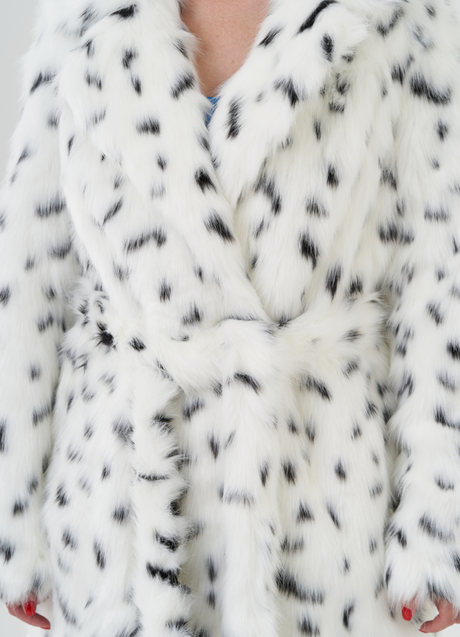 Пальто из эко меха с анималистичным принтом модель № 24910 универмаг малина