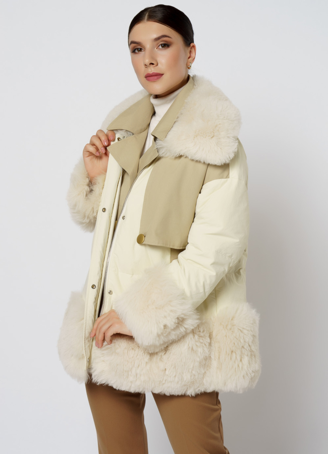 Светлая куртка с мехом  модель № 20-112 универмаг малина