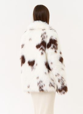 Женская шуба из эко меха с анималистическим принтом Женская шуба из эко меха с анималистическим принтом