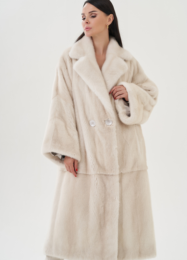 Белая шуба из аукционной норки модель № 24965 меха малина