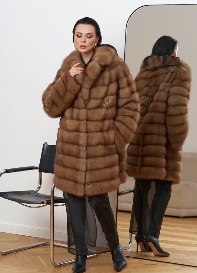 Шуба из куницы с английским воротником модель № 24559 универмаг малина