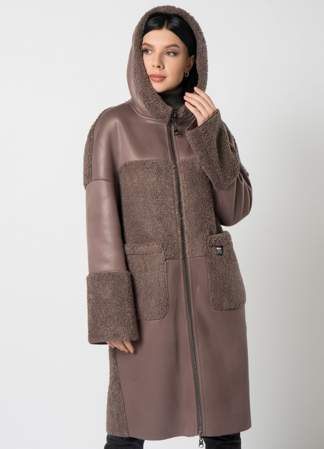 Двухстороннее пальто из эко замши с капюшоном модель № 7702 универмаг малина