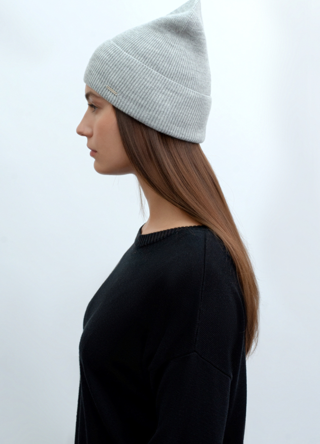 фото Демисезонная шапка бини в сером цвете модель № 12304