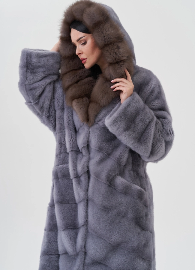 Шуба из норки с капюшоном из куницы  модель № 24671 в рассрочку