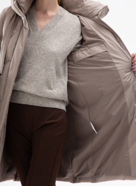 Женский пуховик  капюшоном