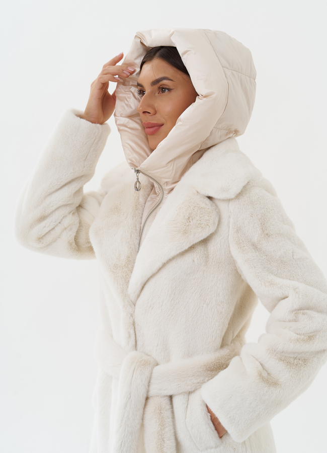 Женское пальто из эко меха с капюшоном модель № 28642 универмаг малина