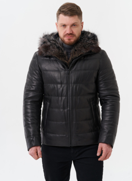 Пуховик из натуральной кожи с капюшоном из меха енота