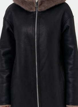 Женская двухсторонняя дубленка из эко замши с капюшоном Женская двухсторонняя дубленка из эко замши с капюшоном