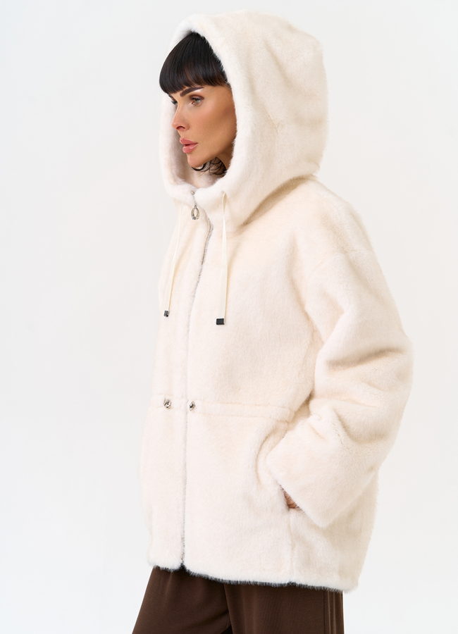 Женская светлая куртка из эко меха с капюшоном модель № 31231 универмаг малина Женская светлая куртка из эко меха с капюшоном модель № 31231 универмаг малина