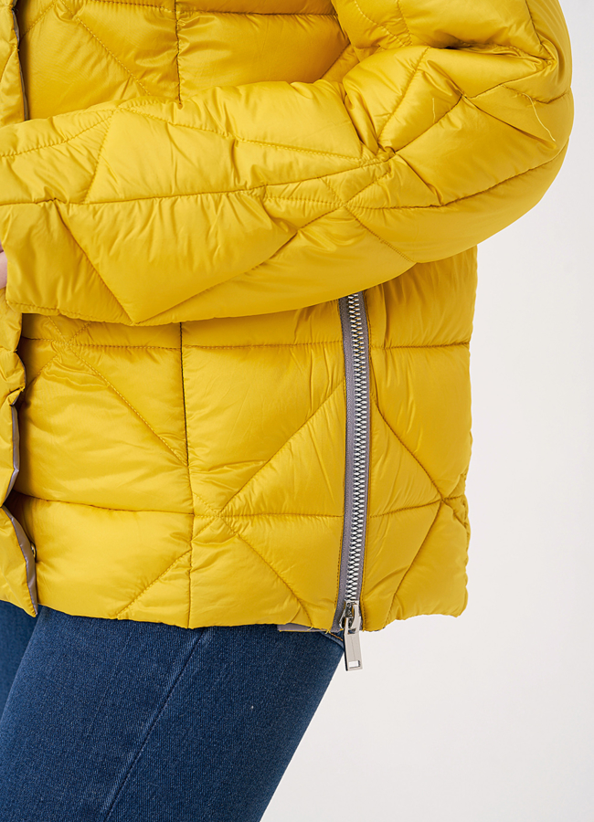 Желтый пуховик укороченный на молнии модель № 110134 универмаг малина
