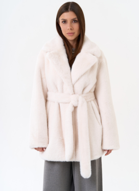 Женская шуба из эко меха с английским воротником 