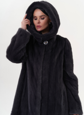Шуба из норки классическая с капюшоном цвете графит