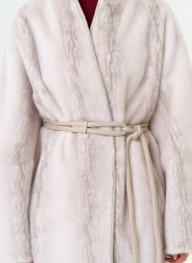 Светлая шуба из эко меха Светлая шуба из эко меха