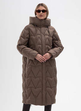 Женский пуховик коричневого цвета