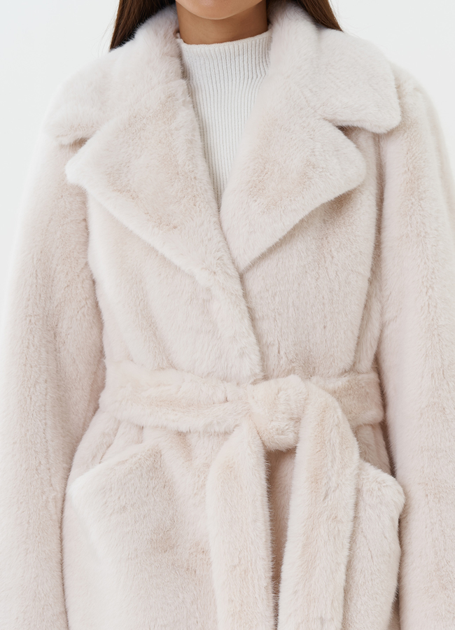 Полупальто из эко меха с поясом модель № 27787 универмаг малина