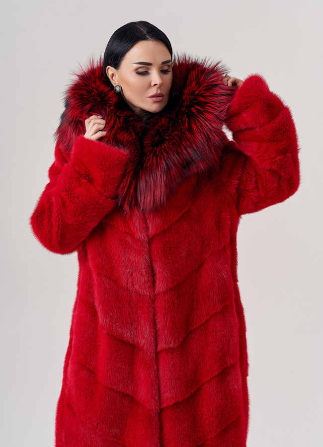 Шуба из норки с капюшоном  красного цвета  модель № 23838 универмаг малина