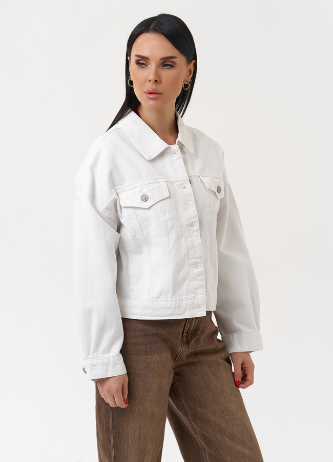 Женская джинсовая куртка белого цвета модель № 30436 меха малина