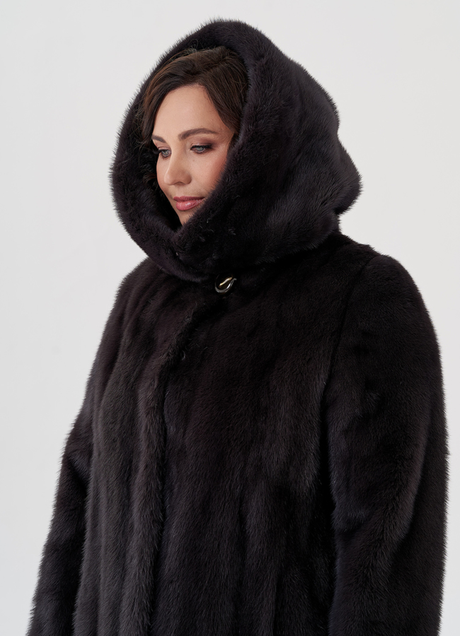 Классическая шуба из норки с капюшоном модель № 23327 в рассрочку