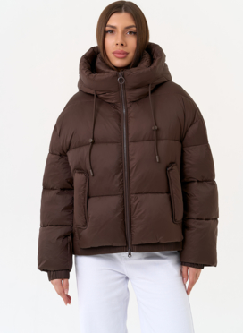 Женский короткий пуховик коричневого цвета