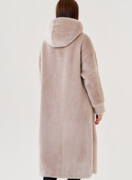 Длинное пальто из эко меха