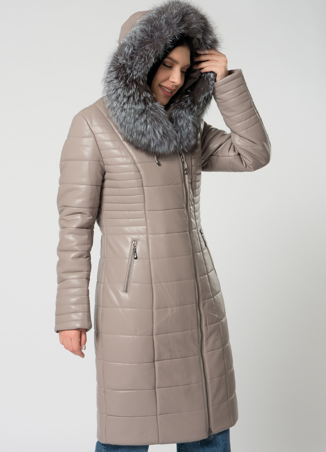 Пуховик из эко кожи бежевого цвета с чернобуркой  модель № 22176 в рассрочку