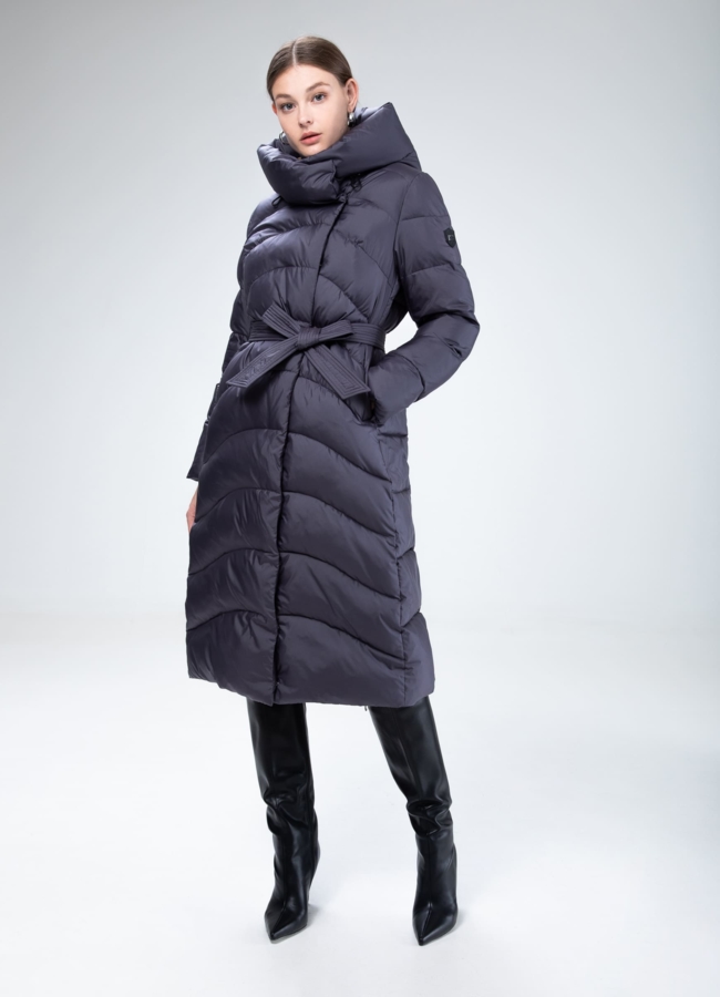 Женский пуховик с капюшоном  модель № 25780 меха малина