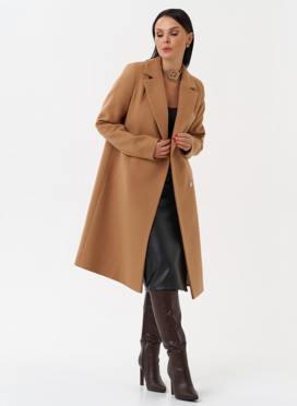 Женское пальто с английским воротником