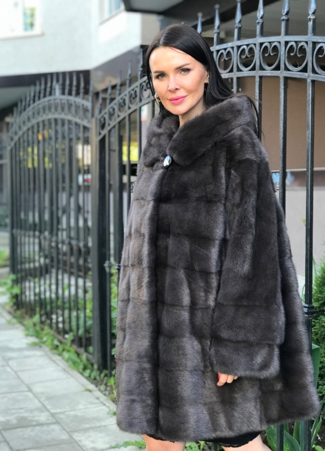 Укороченная норковая шуба с капюшоном в цвете графит модель № 94515M в кредит