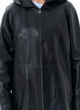 Женская куртка из натуральной кожи с капюшоном