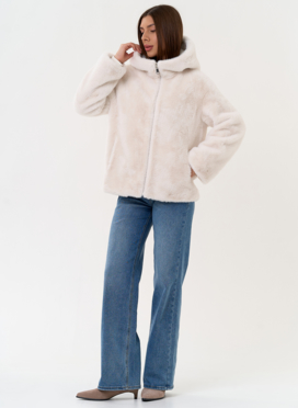 Женская куртка из эко меха с капюшоном Женская куртка из эко меха с капюшоном