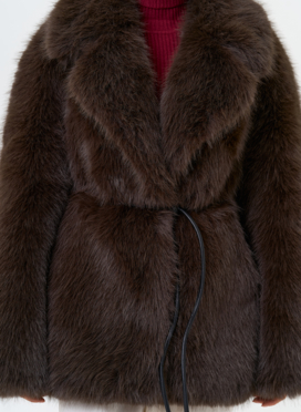 Женская шуба из эко меха с английским воротником Женская шуба из эко меха с английским воротником