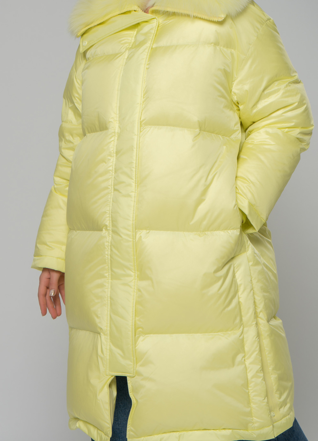 Женский пуховик желтого цвета  модель № 22165 универмаг малина