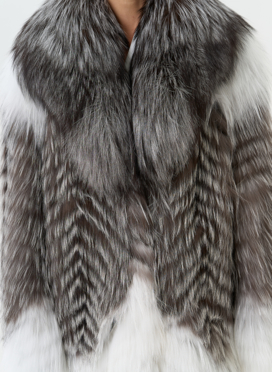 Шуба из меха чернобурой лисы