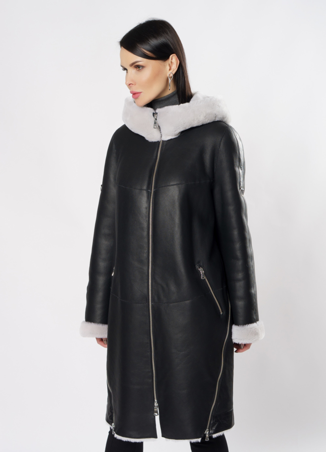 Дубленка черного цвета на молнии с капюшоном модель № 22192 универмаг малина