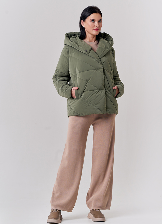 фото Пуховик зеленого цвета с капюшоном модель № 21841