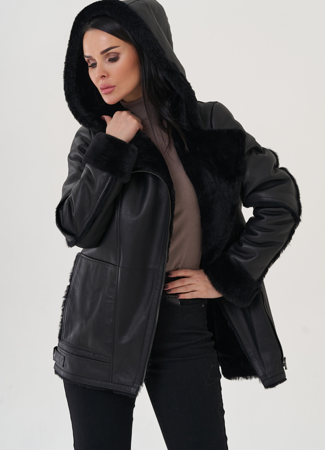 Женская дубленка черного цвета с капюшоном  модель № 26042 универмаг малина