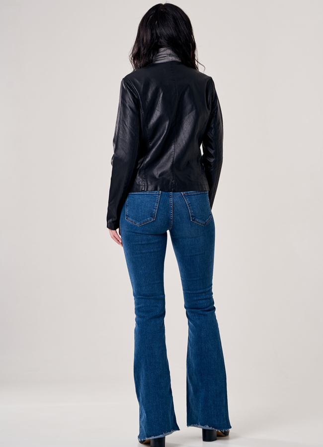 Куртка из эко кожи черного цвета модель № T4F W9905 в рассрочку