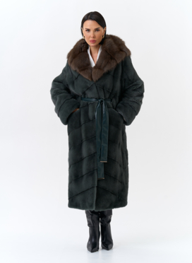 Шуба из меха норки с капюшоном из меха куницы