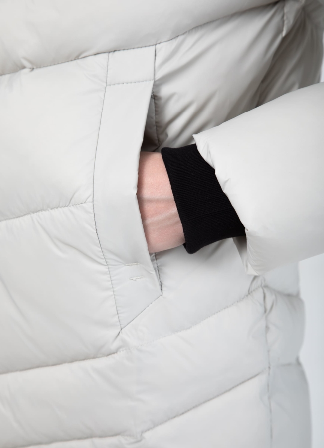 Пуховик женский с капюшоном  модель № 25516 универмаг малина