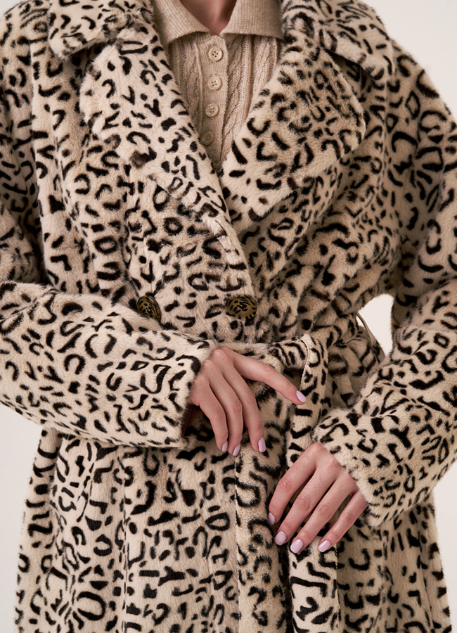Пальто из эко меха с леопардовым принтом  модель № 32 в рассрочку
